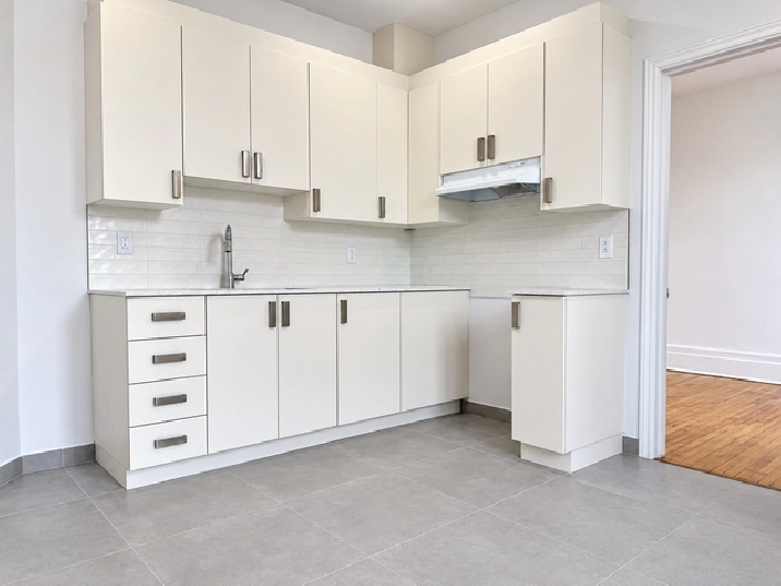 Beautiful Renovated 5 1/2 Located in The Heart of Verdun