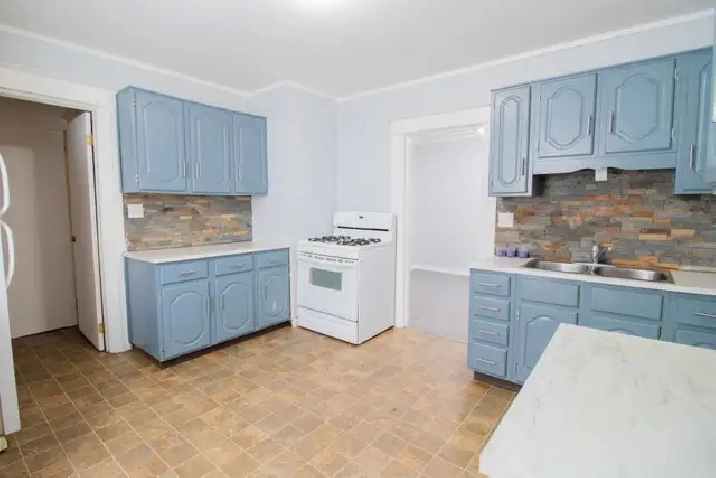 19 Dain Ave, Welland - Alll Inclusive 1 Bed   Den Main Unit