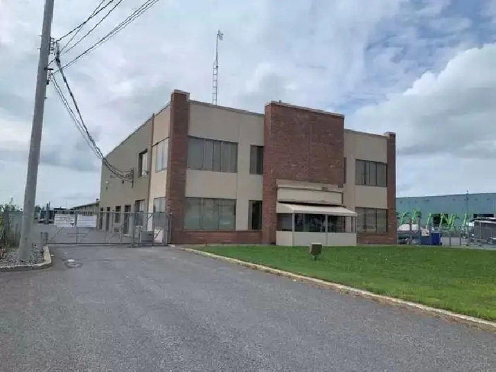 (35pi2) Entrepot de 35pi2 Varennes Boul Lionel-Boulet Varennes