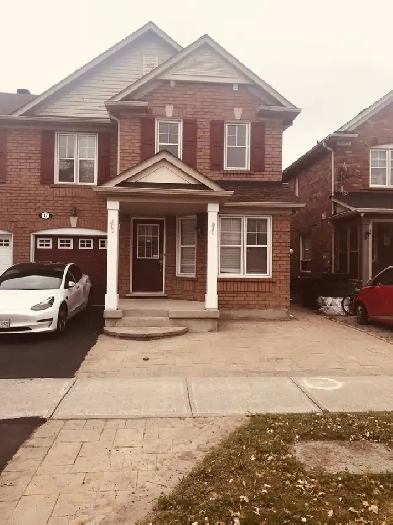BEAUTIFUL, FRESHLY PAINTED 4-BEDROOM HOME   DEN | 2 PARKING | RO