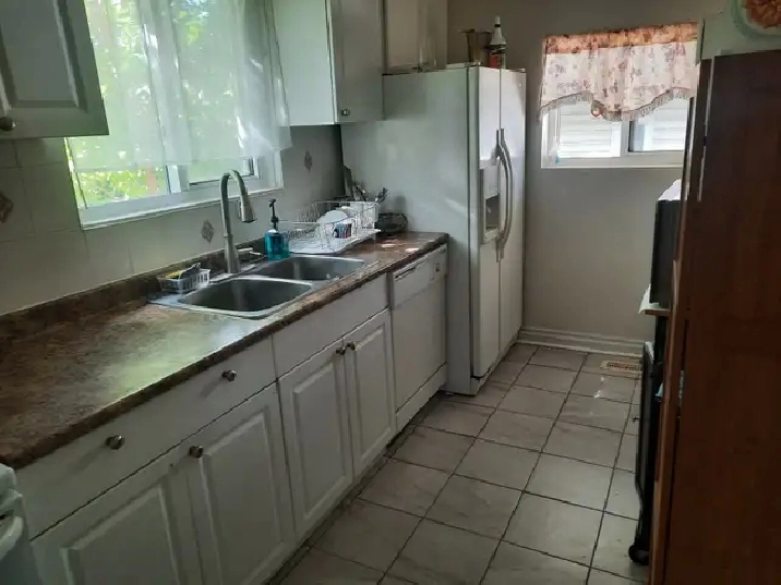2 Rooms for Rent in Etobicoke North– $700 1 person– Upper Floor