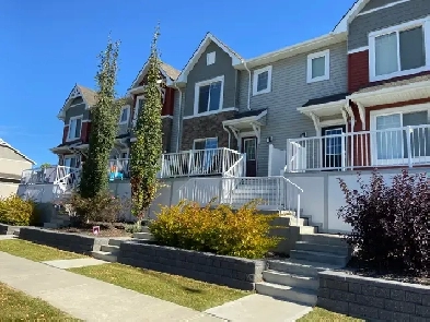 Trendy 3 BDRM Townhomes in Leduc