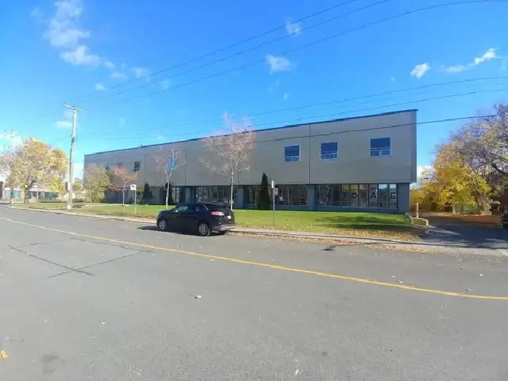 (40pi2) Entrepot de 40pi2 Montreal Sur Hodge Montréal