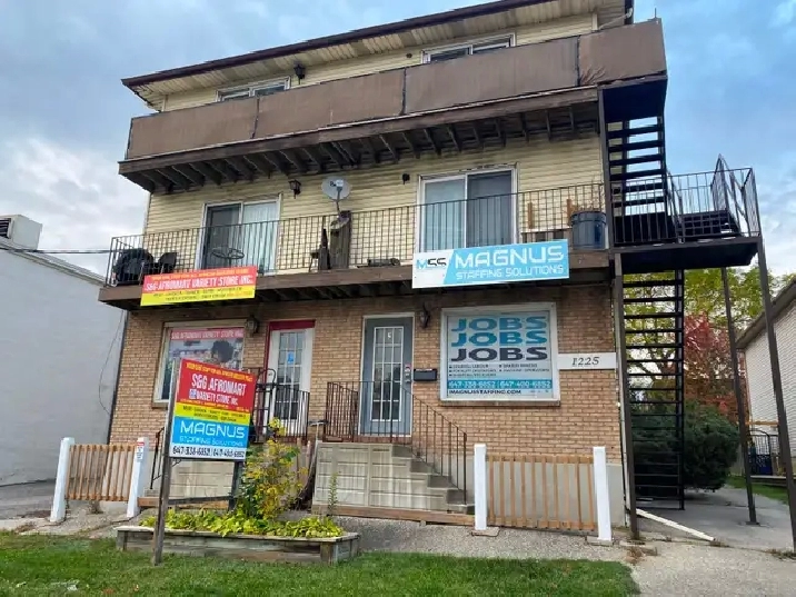 One bedroom 2nd floor spacious apt in central Preston.