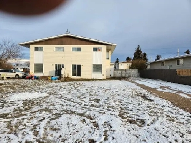 For Rent 3 Bedroom unit in  Vegreville