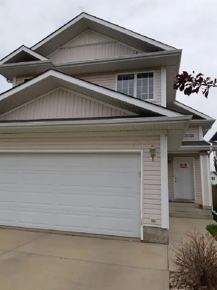 5 Bed 3 Bath Unit in Edmonton, AB