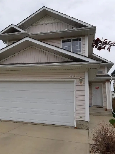 5 Bed 3 Bath Unit in Edmonton, AB
