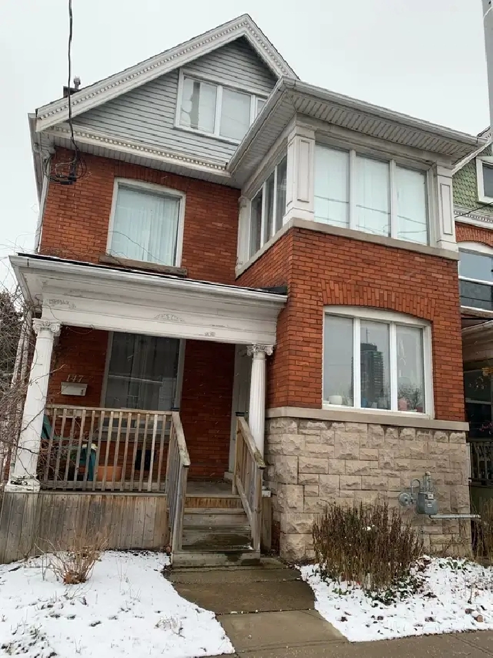 2 bedroom apartment-Central Hamilton escarpment