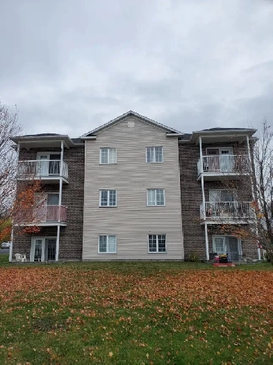A louer - grand condo 4 1/2 Sherbrooke