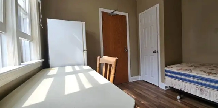 For MATURE GENTLEMAN- Welland Ave/Niagara St area, St. Catharine