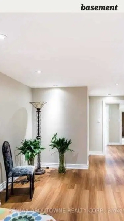 basement studio room available in Mississauga,beautiful area