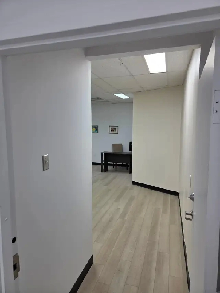 Bureau professionnel lumineux disponible | Côte-des-Neiges, Mont