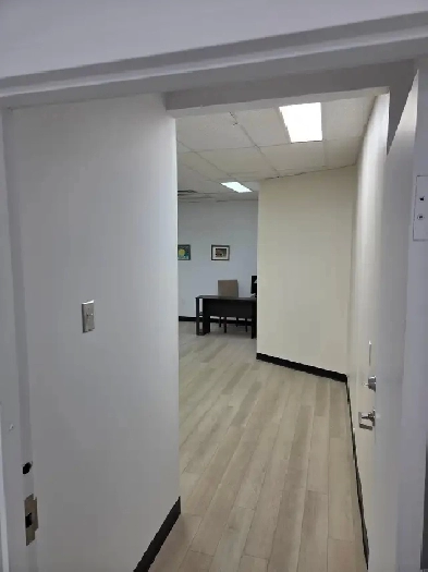 Bureau professionnel lumineux disponible | Côte-des-Neiges, Mont