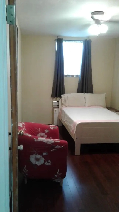 PRIVATE ROOM/ CHAMBRE ALL INCLUDED  NEAR METRO PLAMONDON