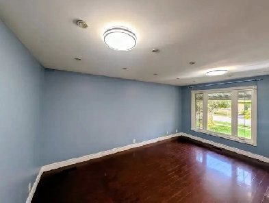 Main floor @ Poplar Road with 3 Bedroom and 2 Washroom available