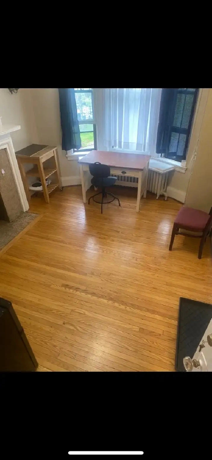 High Park Blvd-Roncesvalles Bright Furnished Room Nov 1st