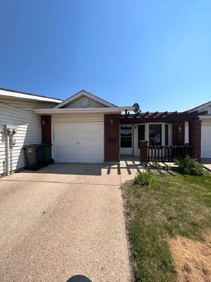 2 Bed 1 Bath Unit in Ponoka, AB