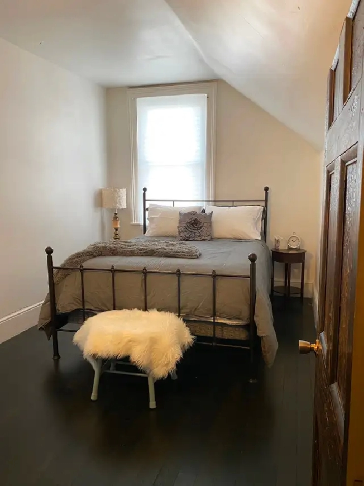 One bedroom plus den in Port Hope