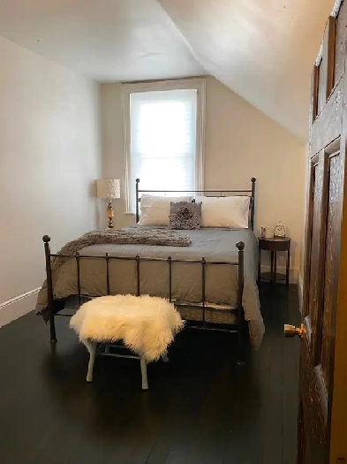 One bedroom plus den in Port Hope