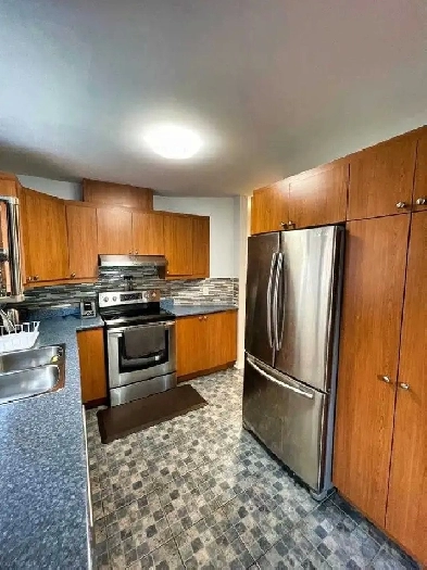 4 1/2 MEUBLÉ,  2 CHAMBRES, 2 BALCONS, 1ER ÉTAGE