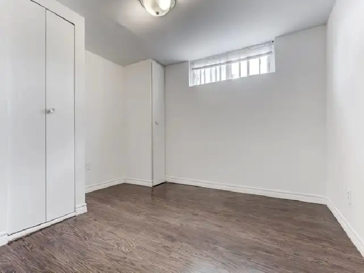 ROOM FOR RENT (Scarborough Location)