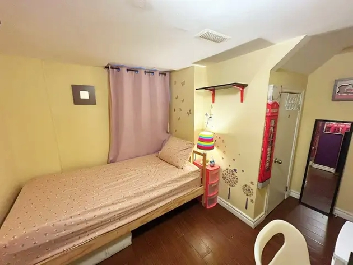 Birchmount & Eglinton (private room)