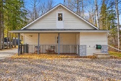 Isle Lake 2 Bed Lake View 1.5-Storey with Dock, Silver Sands
