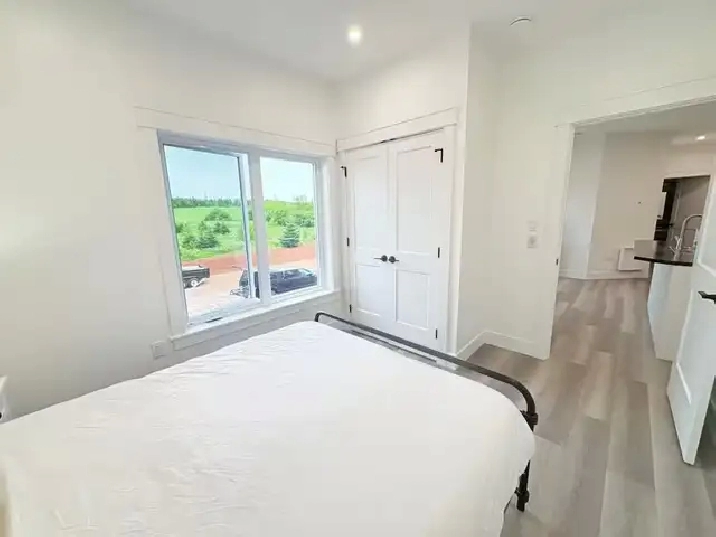 Furnished 2-Bed Apartment — Kensington | 30  Day Stays