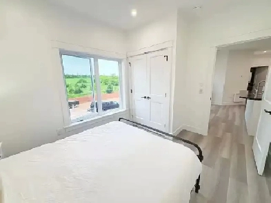 Furnished 2-Bed Apartment — Kensington | 30  Day Stays