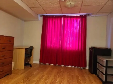 Large & Bright Kanata Lakes Room for Rent