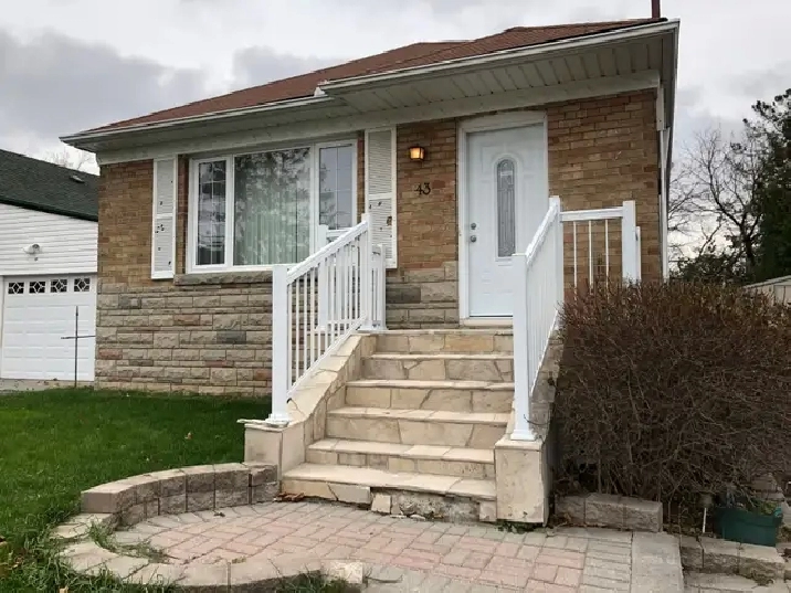 room for rent near Kennedy in Eglinton
