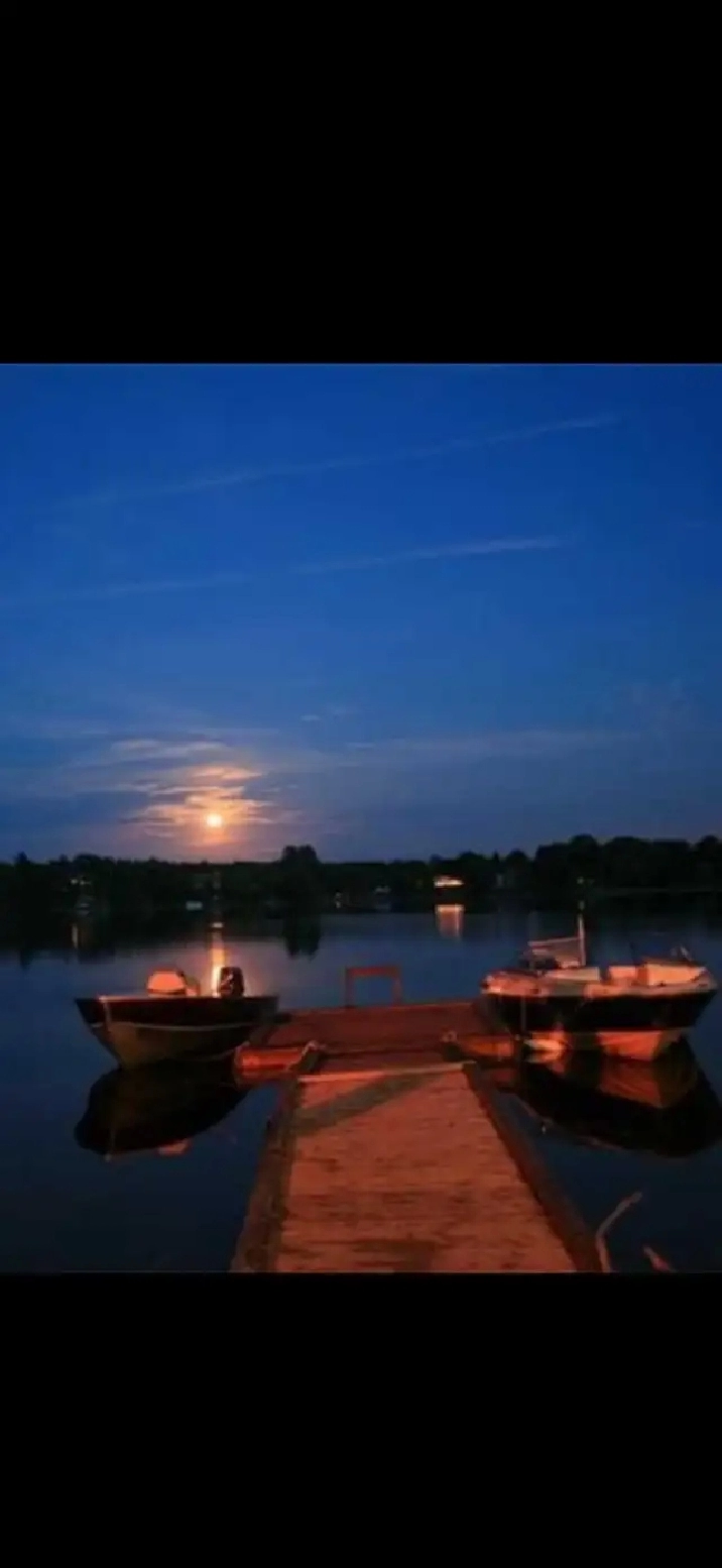 BEAUTIFUL WATERFRONT HOME (VERONA) NEAR KINGSTON ON