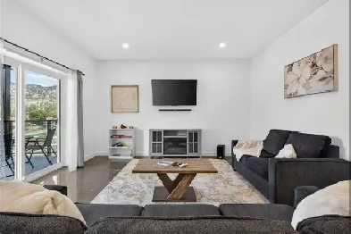 Furnished 2-Bedroom, Rooftop Hot Tub & Sauna - Okanagan Falls