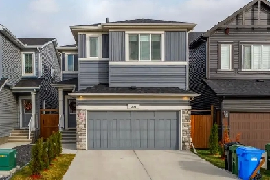 Better than new: 4 bed   bonus room home in Creekstone SW