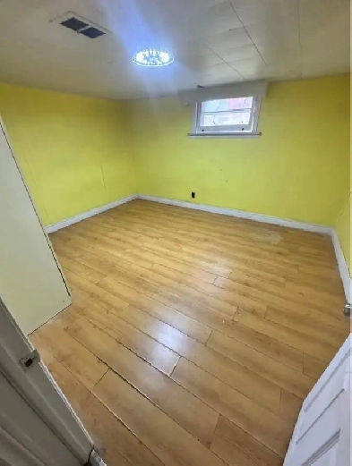 Basement Pvt Room - Lawrence/Markham - Nov 1st