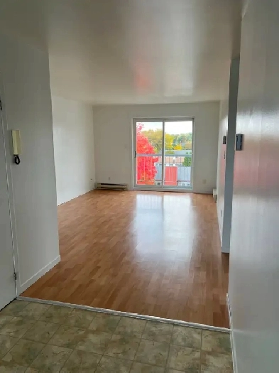 Appartement 4 1/2 libre à Beauport, propre mois gratuit
