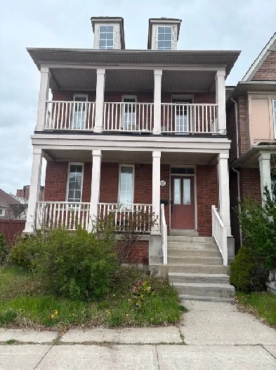 BASEMENT ROOM FOR RENT AT YORK UNIVERSITY VILLAGE