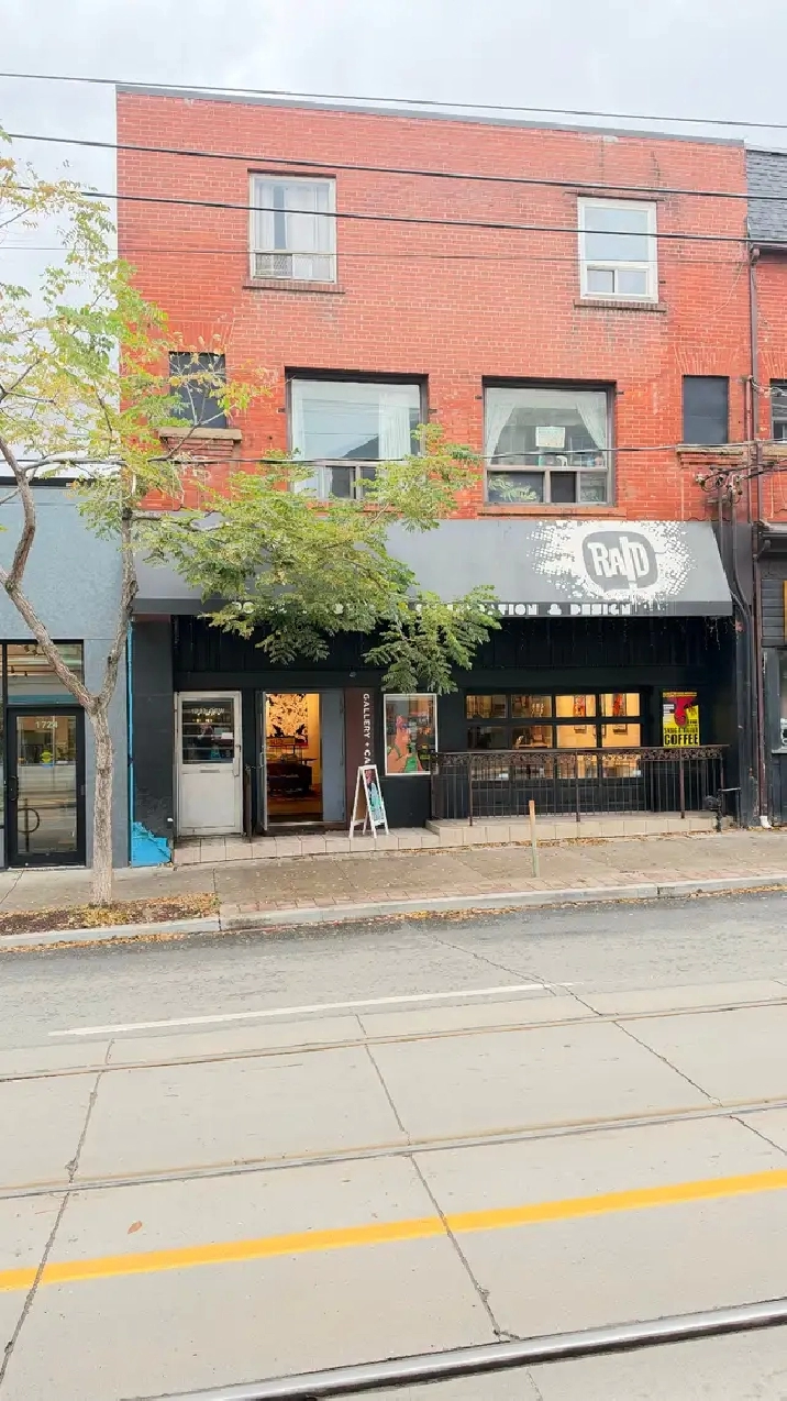 Queen w Roncesvalles,Dec,Loft,$3495,over shop,1200ft great apt