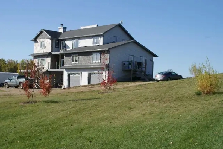 Room  share house in Country Estate home near Stony Plain