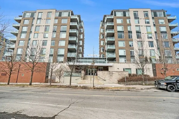 Spacious 2 bedrm 2 bathrm condo in the neighbourhood of Westboro