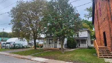 Deseronto, 4 bedroom duplex