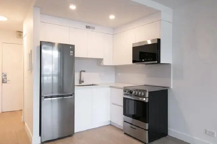️ Single Bachelor Apartment for Rent — Downtown Hamilton, Onta