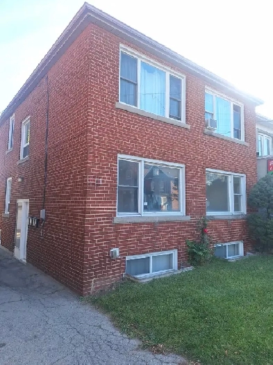 3 Bedroom Apartment - $2100  Electricity