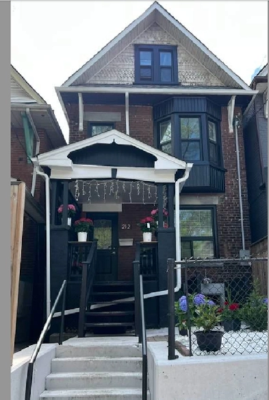 Keele/Bloor,Private Furnished ROOM,in3-bedroom shered Apt,Nov1st