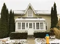 Cozy 2 bedroom apartment on Buck Street