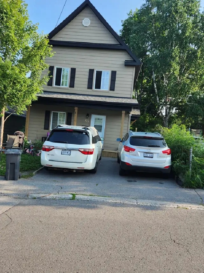BEAU GRAND LOGEMENT DE 2 CHAMBRES AU COEUR D'AYLMER