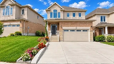 4 Beds 2.5 Baths Upper unit in Vista hills Waterloo