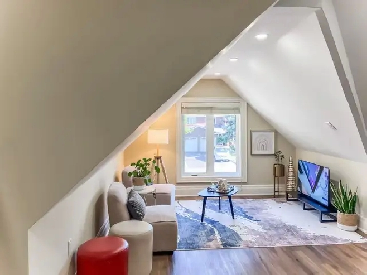 2 Bed 1 Bath In Richmond Hill (Josie Dr & May Ave)