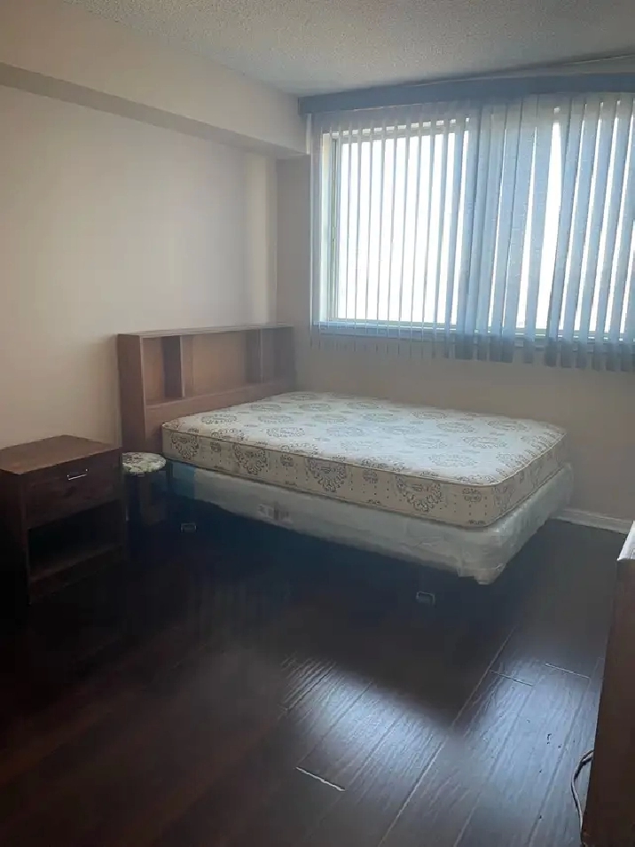 Chinatown center: a master bedroom to rent