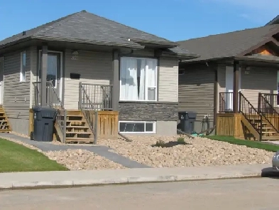 2 bedroom main floor in Martensville